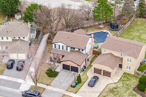 6101 Edenwood Dr, Mississauga, ON, L5N2Y6 | Card Image
