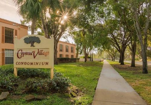 apt-j18-7160 Fairway Dr, Miami Lakes, FL, 33014-6958 | Card Image