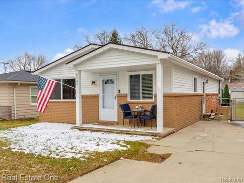 8242 Russell St, Shelby Township, MI, 48317-5354 | Card Image