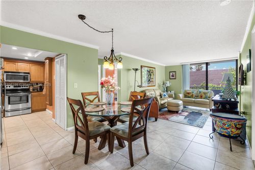 apt-325-8261 Nw 8th St, Miami, FL, 33126-3965 | Card Image