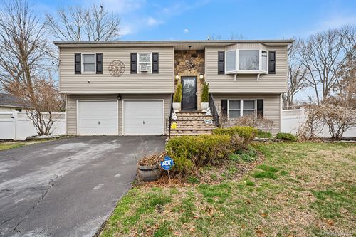 549 4th Street, Islip, NY, 11779 | Card Image