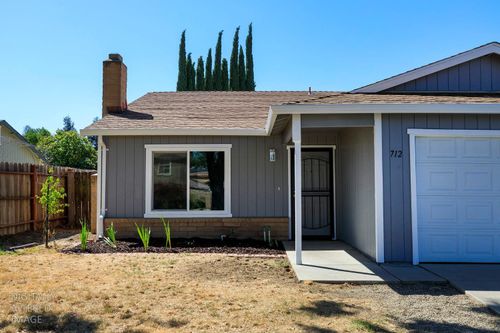 712 Walnut Ave, Patterson, CA, 95363-9592 | Card Image