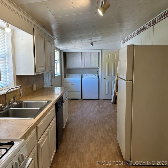 Kitchen | Image 13