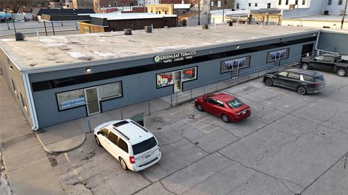 115 E Washington St, Winterset, IA, 50273-1958 | Card Image