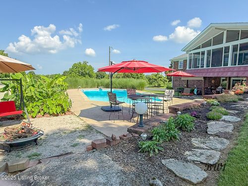 207 Woodlawn Rd, Shelbyville, KY, 40065-8352 | Card Image