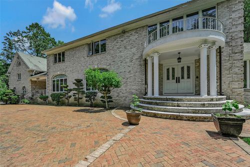 1537 Laurel Hollow Rd, Syosset, NY, 11791-9635 | Card Image