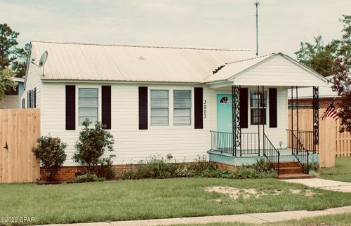 3007 5th St, Marianna, FL, 32446-2134 | Card Image