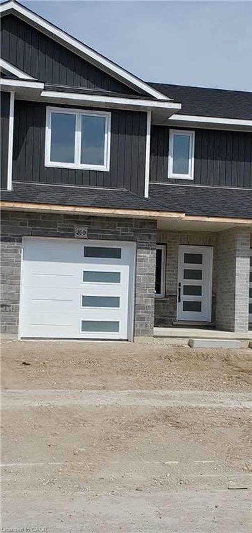 200 Hooper St, St Marys, ON, N4X0C1 | Card Image