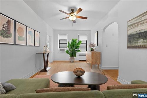 301 Palisade Ave, Union City, NJ, 07087-5217 | Card Image