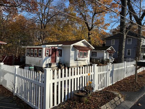 1 Sidney St, Wakefield, MA, 01880-5210 | Card Image