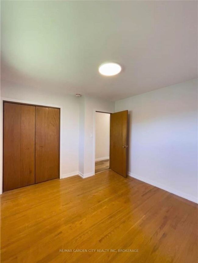 15 Champlain Ave, Home with 3 bedrooms, 1 bathrooms and 2 parking in Hamilton ON | Image 12