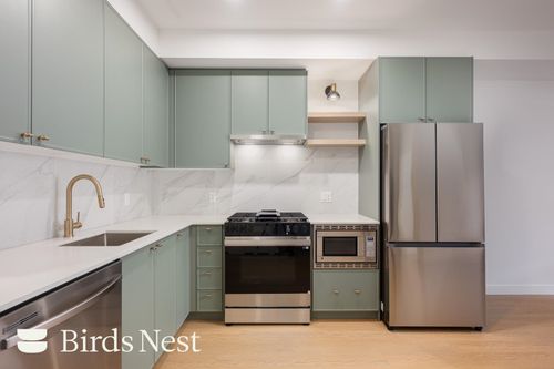 211-215 Mcbay Lane, Coquitlam, BC, V3K0H7 | Card Image