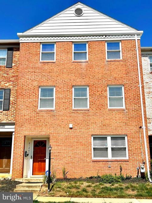 8124 Larkin Ln, VIENNA, VA, 22182-5232 | Card Image
