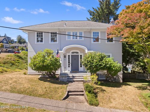 677 17th St, Astoria, OR, 97103-3626 | Card Image