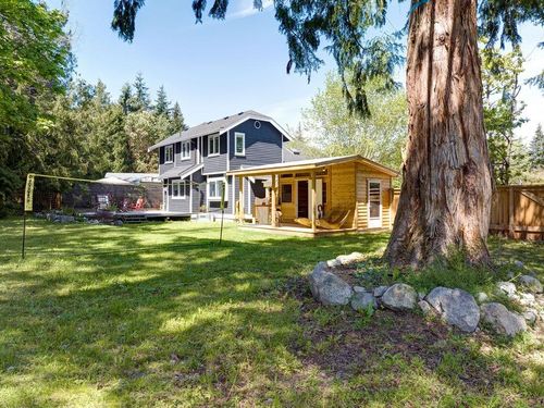 7843 Eagle Dr, Halfmoon Bay, BC, V7Z1A3 | Card Image