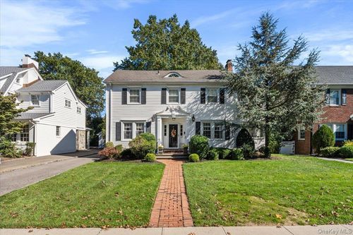 39 Euston Road, Hempstead, NY, 11530 | Card Image