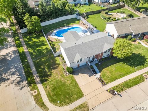 12741 Parkway Estates Dr, Saint Louis, MO, 63146-3768 | Card Image