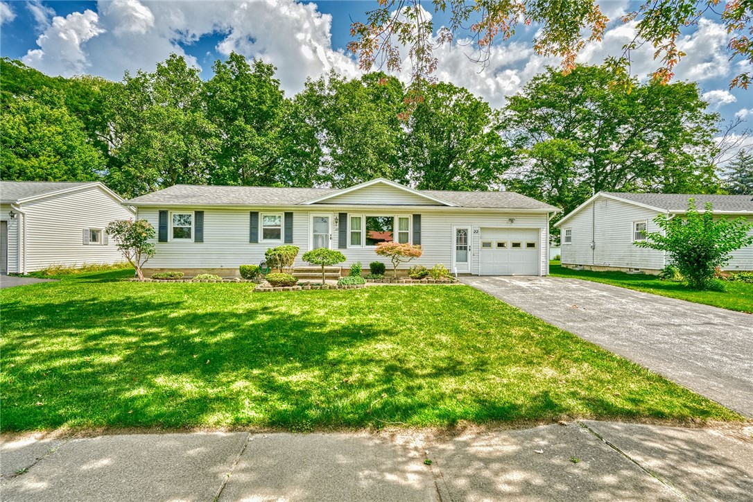 Bobbie Dr, Rochester, NY 14606