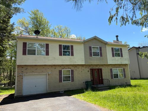 5011 Woodside Dr, Tobyhanna, PA, 18466-3138 | Card Image