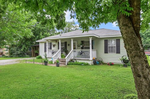 304 Lee St, Wolfe City, TX, 75496-3462 | Card Image