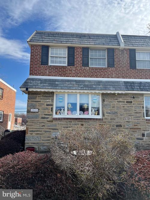 2913 Guilford St, PHILADELPHIA, PA, 19152-4520 | Card Image