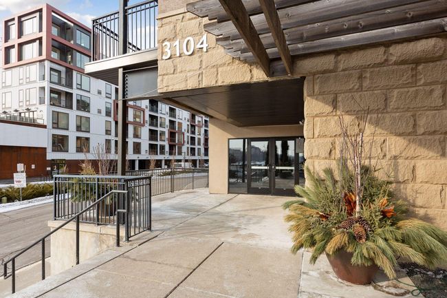 The building's secure entrance. | Image 33