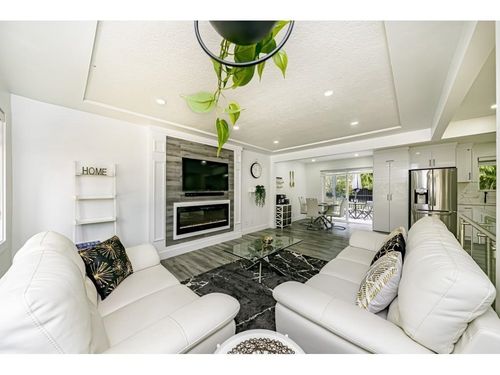 14927 Kew Dr, Surrey, BC, V3R4Y1 | Card Image