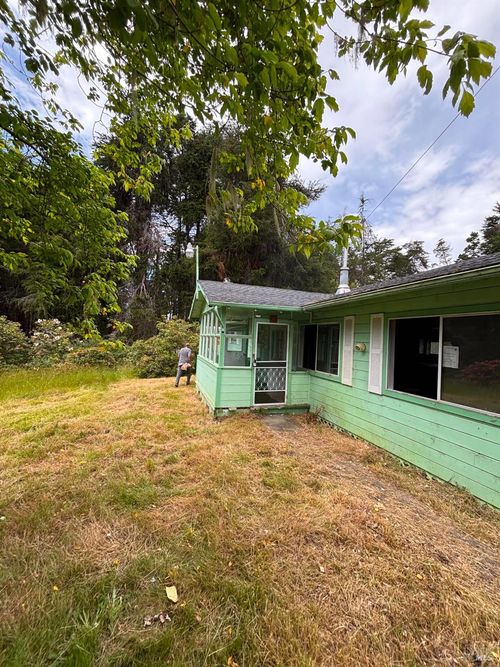 19301 Summers Ln, Fort Bragg, CA, 95437-9237 | Card Image