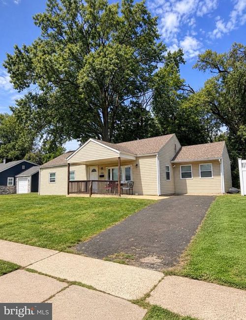 251 Trenton Rd, FAIRLESS HILLS, PA, 19030-2713 | Card Image