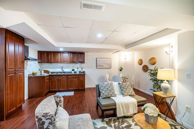 1533 Clearbrook Dr, House other with 5 bedrooms, 4 bathrooms and 2 parking in Oshawa ON | Image 35