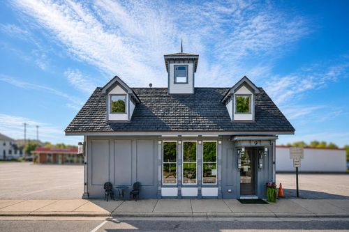 9 W Mound St, South Charleston, OH, 45368-9531 | Card Image
