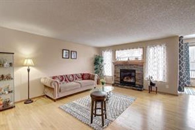 384 New Brighton Dr Se, House detached with 4 bedrooms, 3 bathrooms and 4 parking in Calgary AB | Image 4