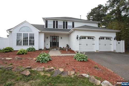 132 Sloop Rd, Manahawkin, NJ, 08050-4835 | Card Image