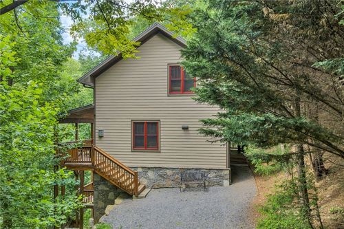 3947 Blackberry Crest Ln, Lenoir, NC, 28645-8812 | Card Image