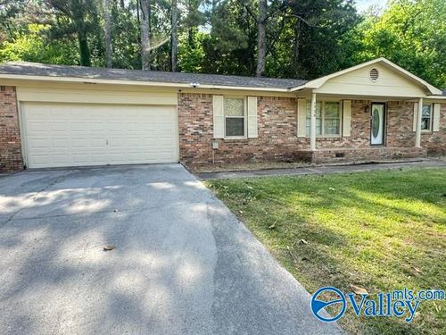1725 Millican Pl Nw, Huntsville, AL, 35816-1107 | Card Image
