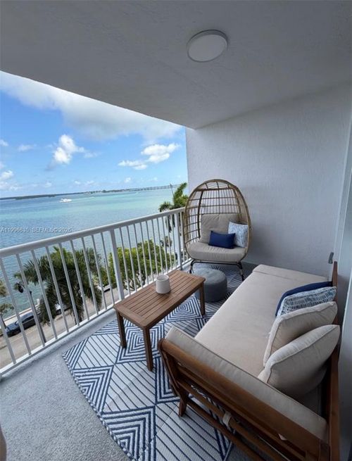 apt-702e-1420 Brickell Bay Dr, Miami, FL, 33131-3627 | Card Image