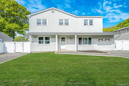 1532 Gogel St, Holbrook, NY, 11741-3404 | Card Image