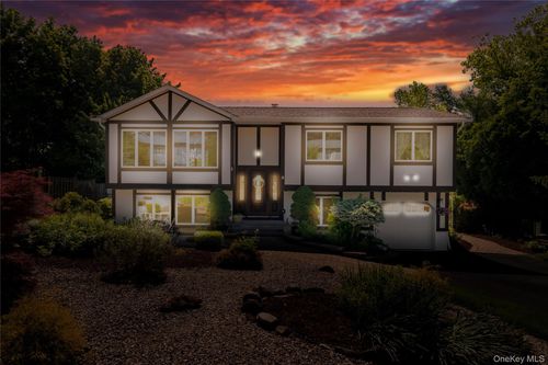 8 Skinner Ct, Tomkins Cove, NY, 10986-1105 | Card Image