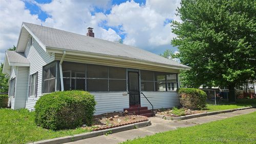 201 C St Ne, Miami, OK, 74354-5910 | Card Image