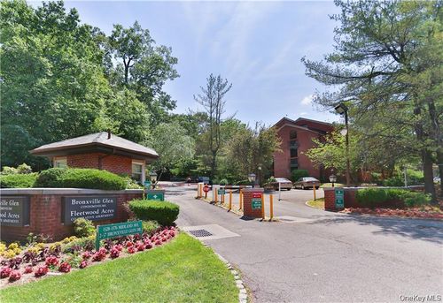 3f-1332 Midland Ave, Yonkers, NY, 10708-6812 | Card Image