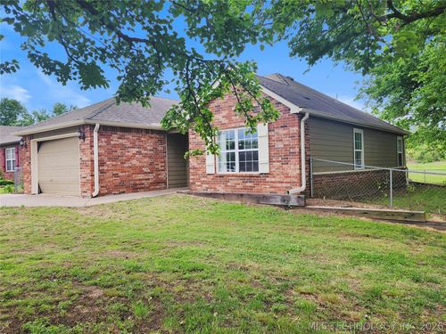 418 6th St, Collinsville, OK, 74021-2520 | Card Image