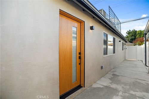 6937 Jellico Ave, Lake Balboa, CA, 91406-4337 | Card Image