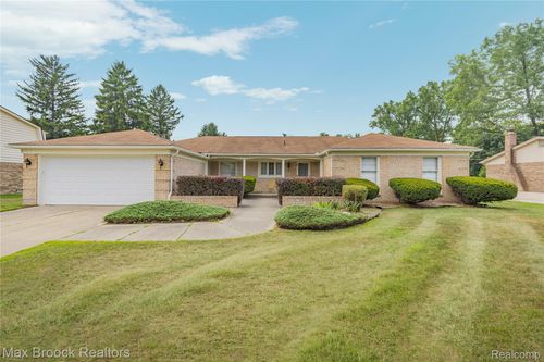 28977 Lake Park Dr, Farmington Hills, MI, 48331-2634 | Card Image