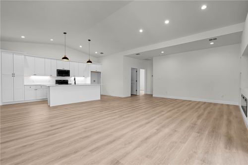 1210 W Dallas Ave, Seadrift, TX, 77983 | Card Image