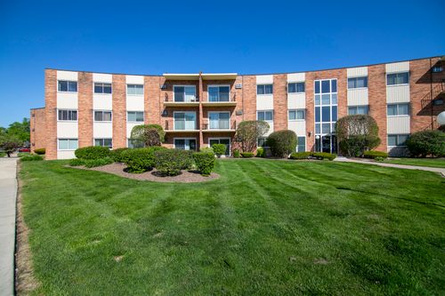 105-9724 S Karlov Ave, Oak Lawn, IL, 60453-3390 | Card Image