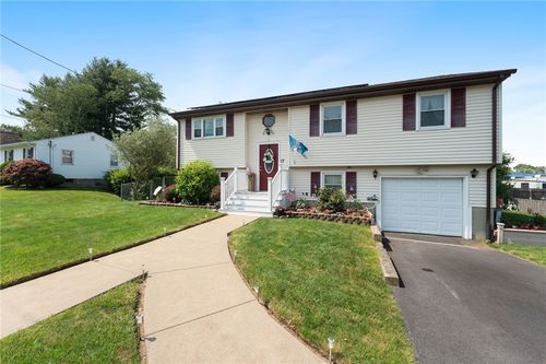 17 Cedar Dr, West Warwick, RI, 02893-3318 | Card Image