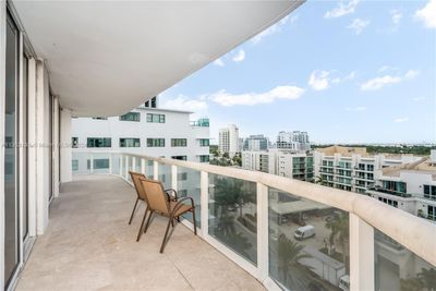 907 - 6365 Collins Ave, Condo with 2 bedrooms, 2 bathrooms and null parking in Miami Beach FL | Image 1