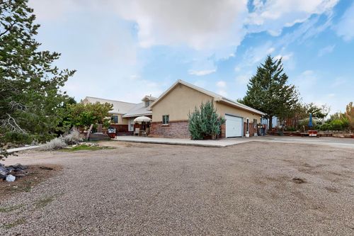 135 Reclining Acres Rd, Corrales, NM, 87048-7307 | Card Image