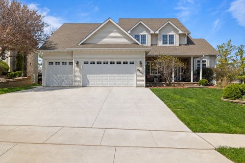 8564 Newbury Ct, Johnston, IA, 50131-8762 | Card Image