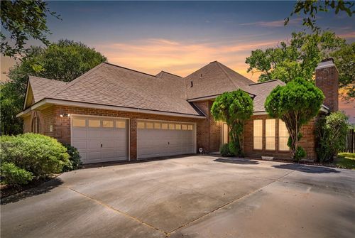 7909 Etienne Dr, Corpus Christi, TX, 78414-6013 | Card Image